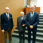 Od lewej: prof. Władysław Adam Majewski, prof. Antoni Śliwiński, Rektor UG - dr hab. Jerzy Gwizdała  prof. nadzw.