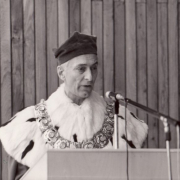 Pierwszym rektorem UG został prof. Janusz Sokołowski. Jego zastępcą były rektor WSE prof. Stanisław Ładyka