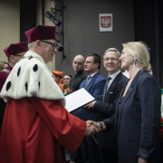 Prof. Maria Mendel otrzymuje Nagrodę Naukową Rektora Uniwersytetu Gdańskiego